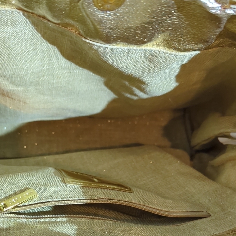 Sephora White and Gold Shoulder Bag with Structured Design - Picture 8 of 9